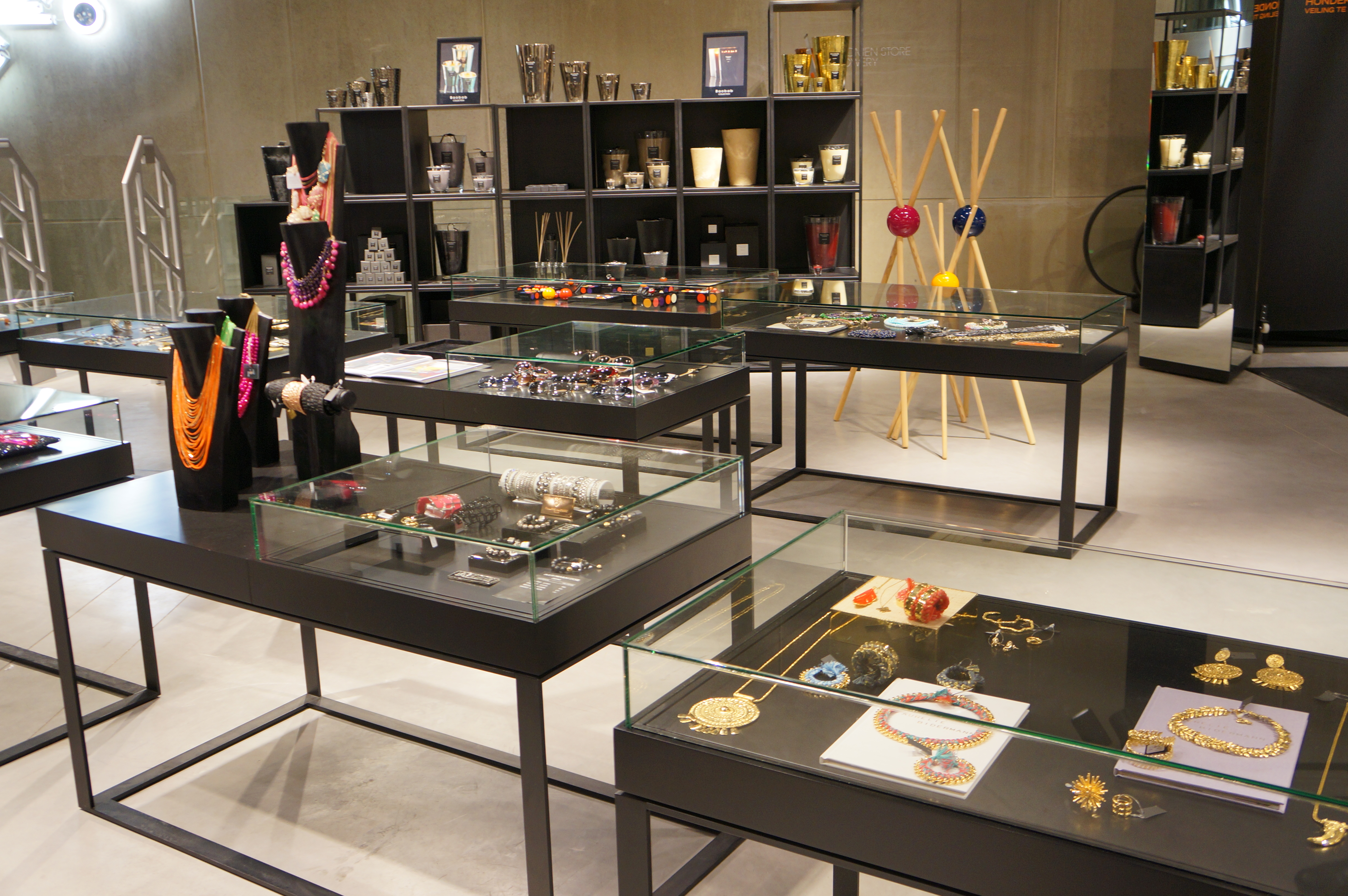 Huge place dedicated to jewels at SMETS Store/ Pic by kiwikoo