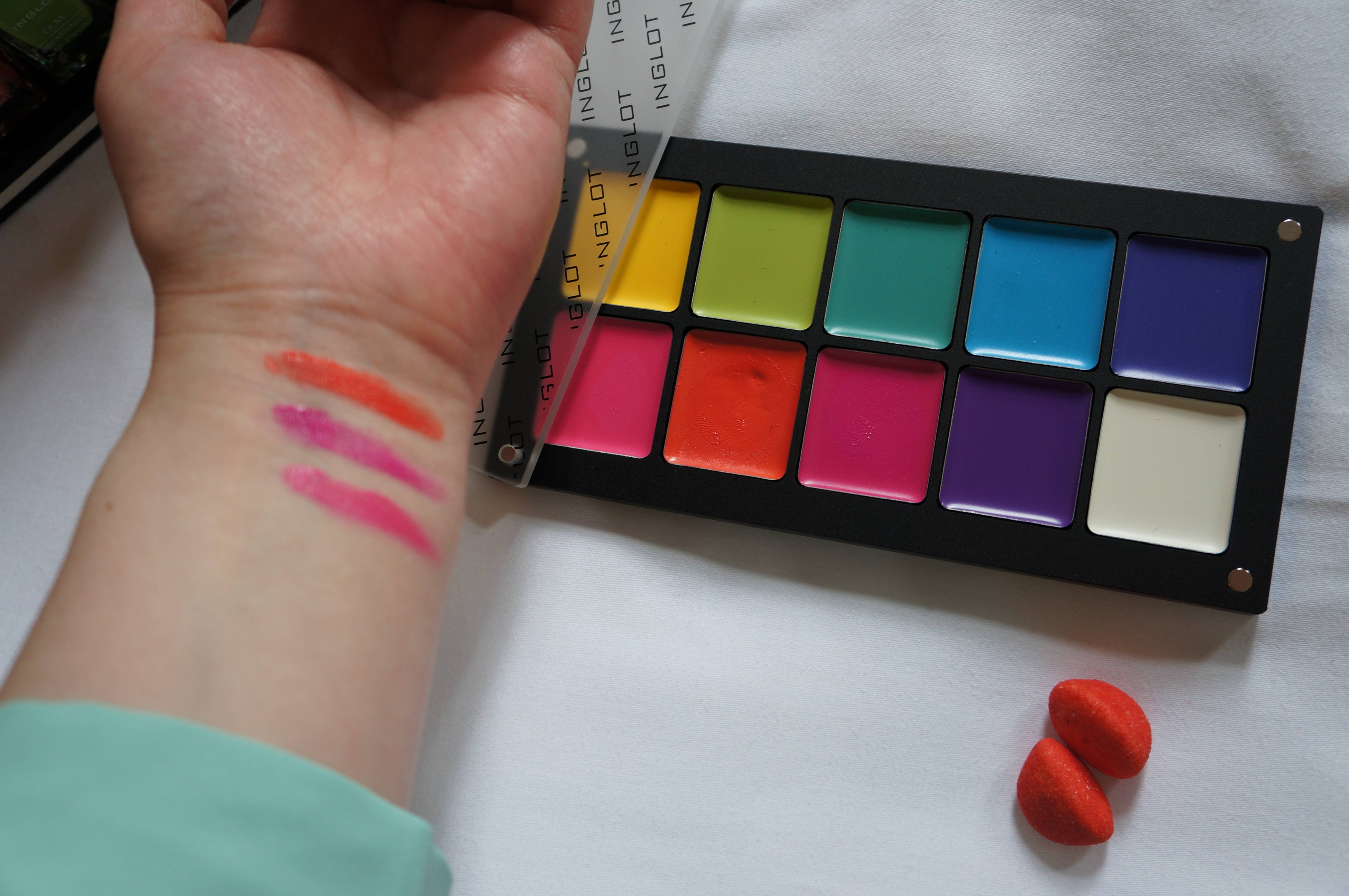 Inglot Lipstick swatches/ Pic by kiwikoo