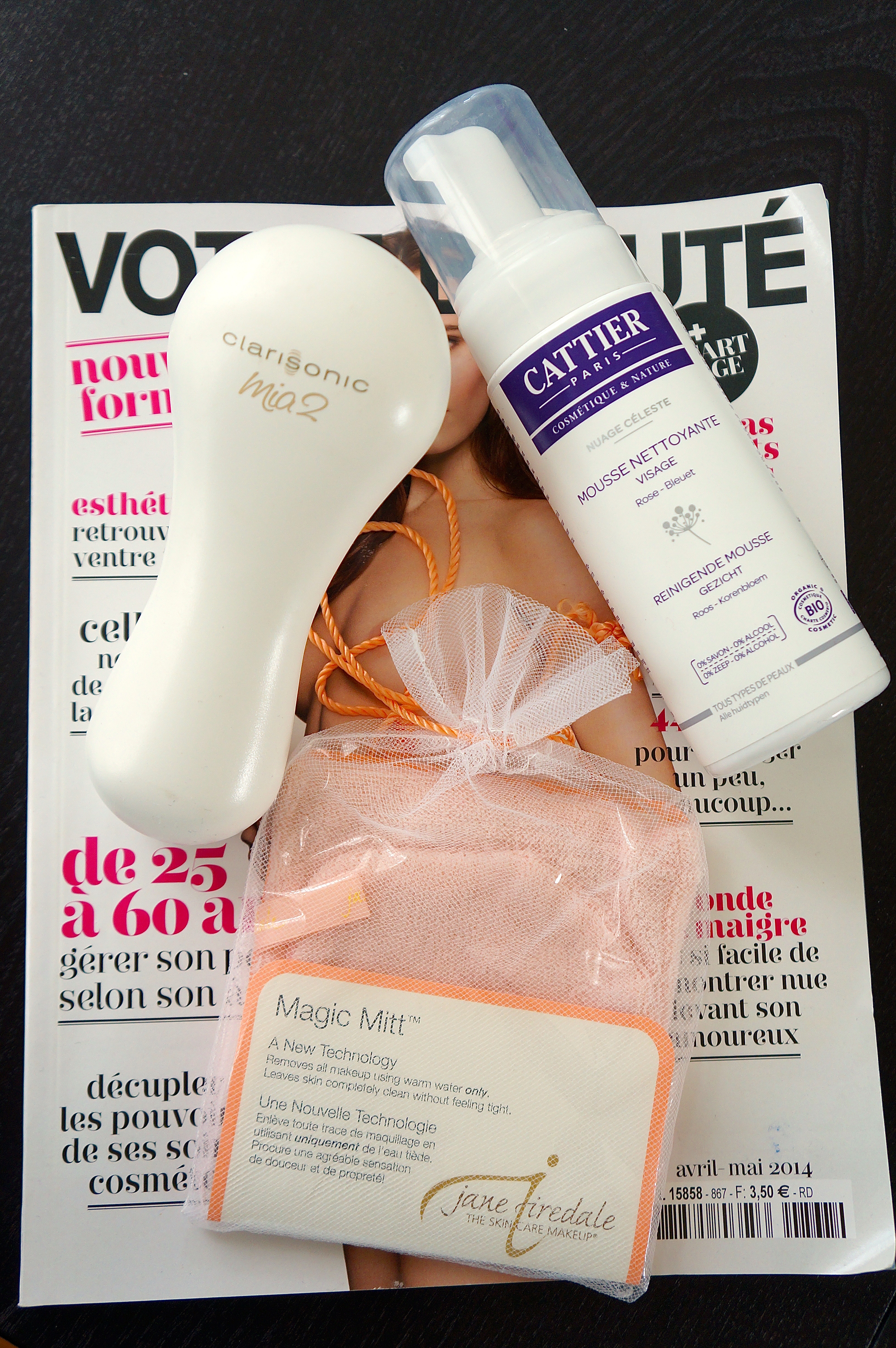 Jane Iredale Magic Mitt + Clarisonic Mia 2 c/o Clarisonic + Mousse Nettoyante Cattier/ Pic by kiwikoo.