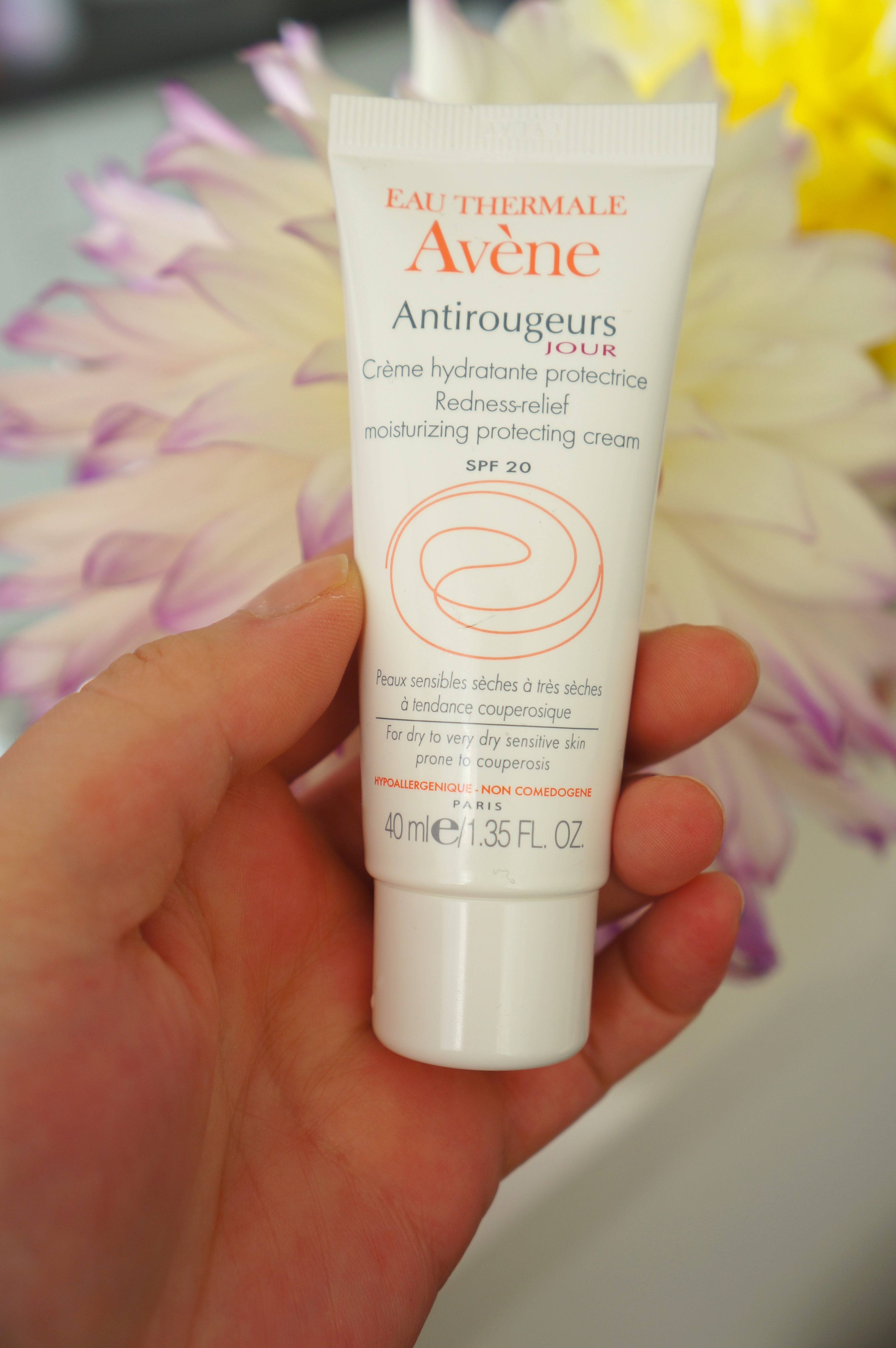 Avène Anti-Rougeurs Jour Crème protectrice et hydratante SPF 20/ Pic by kiwikoo.