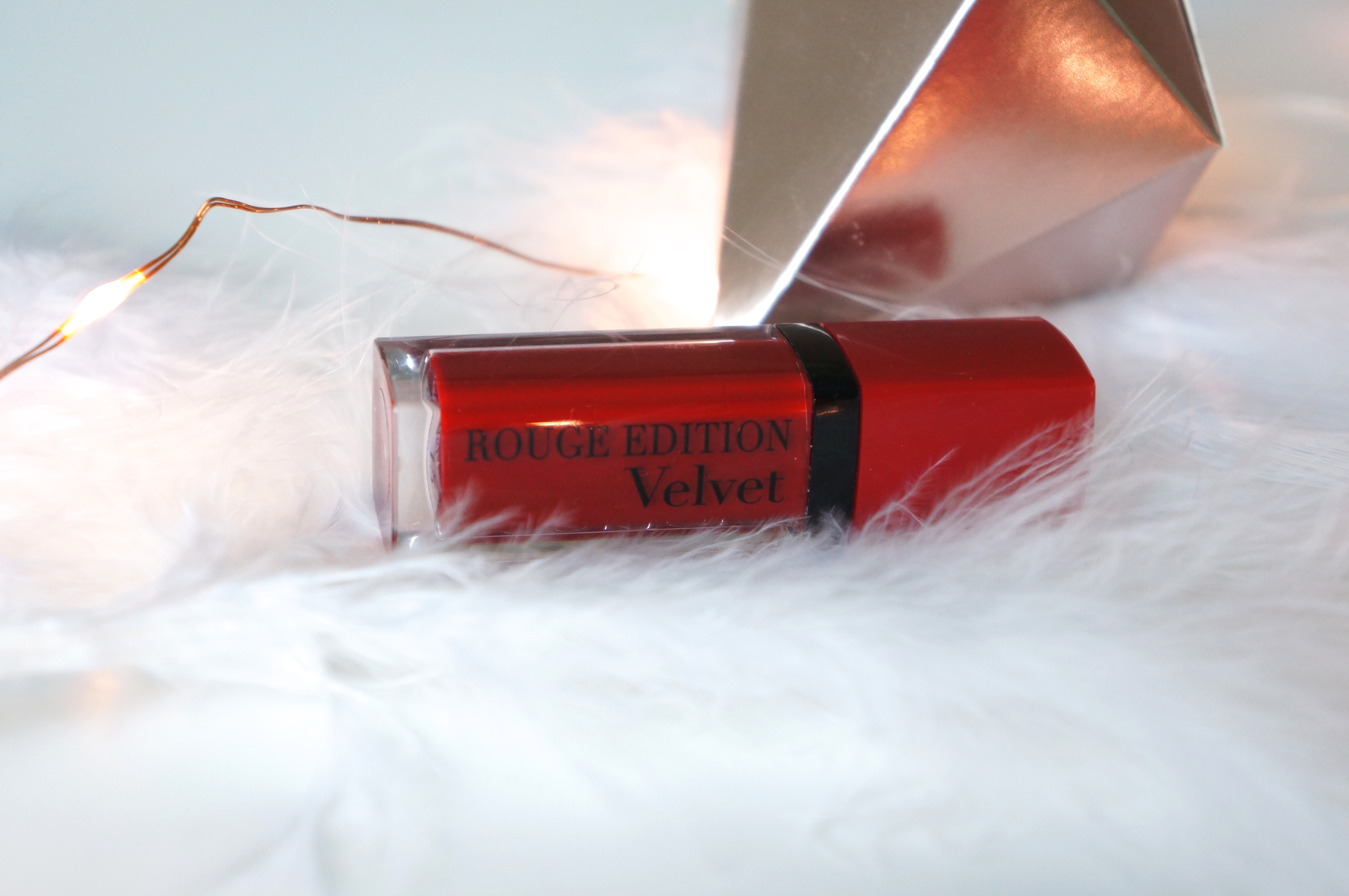 Rouge Edition Velvet "Red-Volution" 15 by Bourjois/ Pic by kiwikoo.
