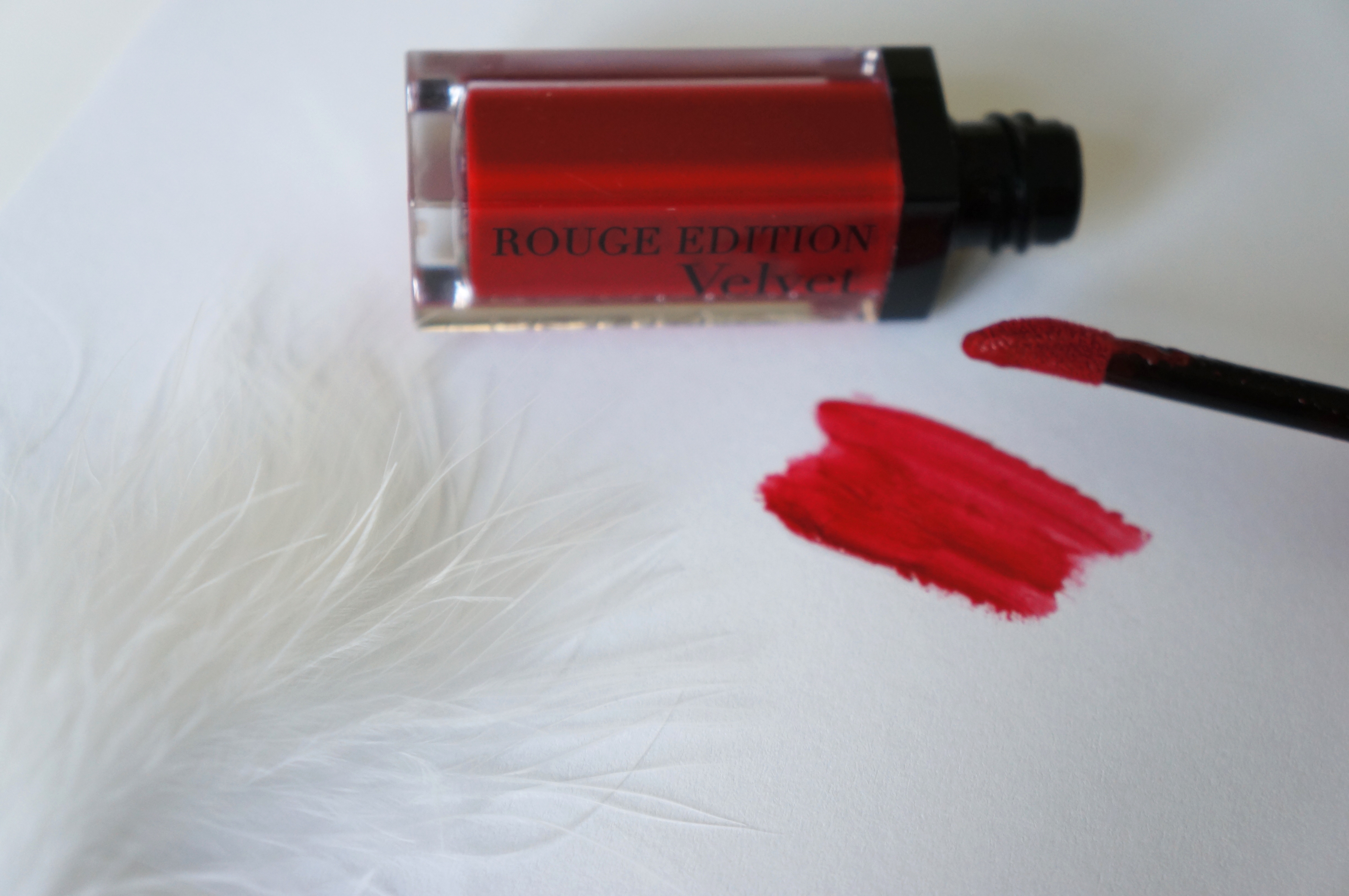 Rouge Edition Velvet in "Red-Volution" by Bourjois/ Pic by 1FDLE.