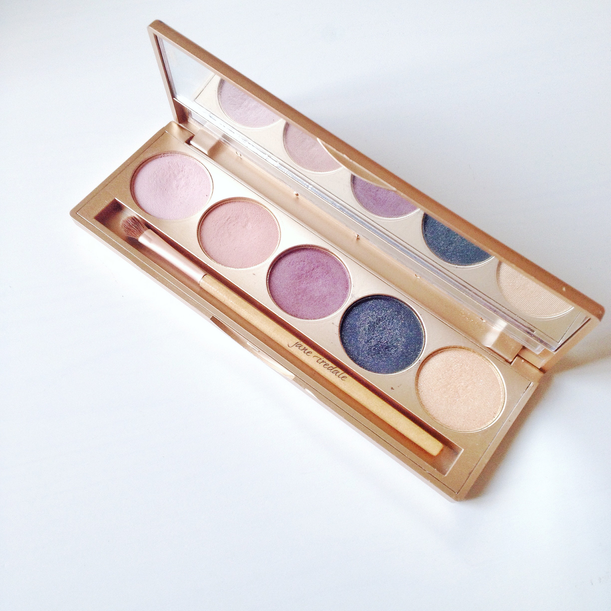 Jane Iredale "Smoke Gets in Your Eyes Eye Shadow Kit"/ Pic by 1FDLE.