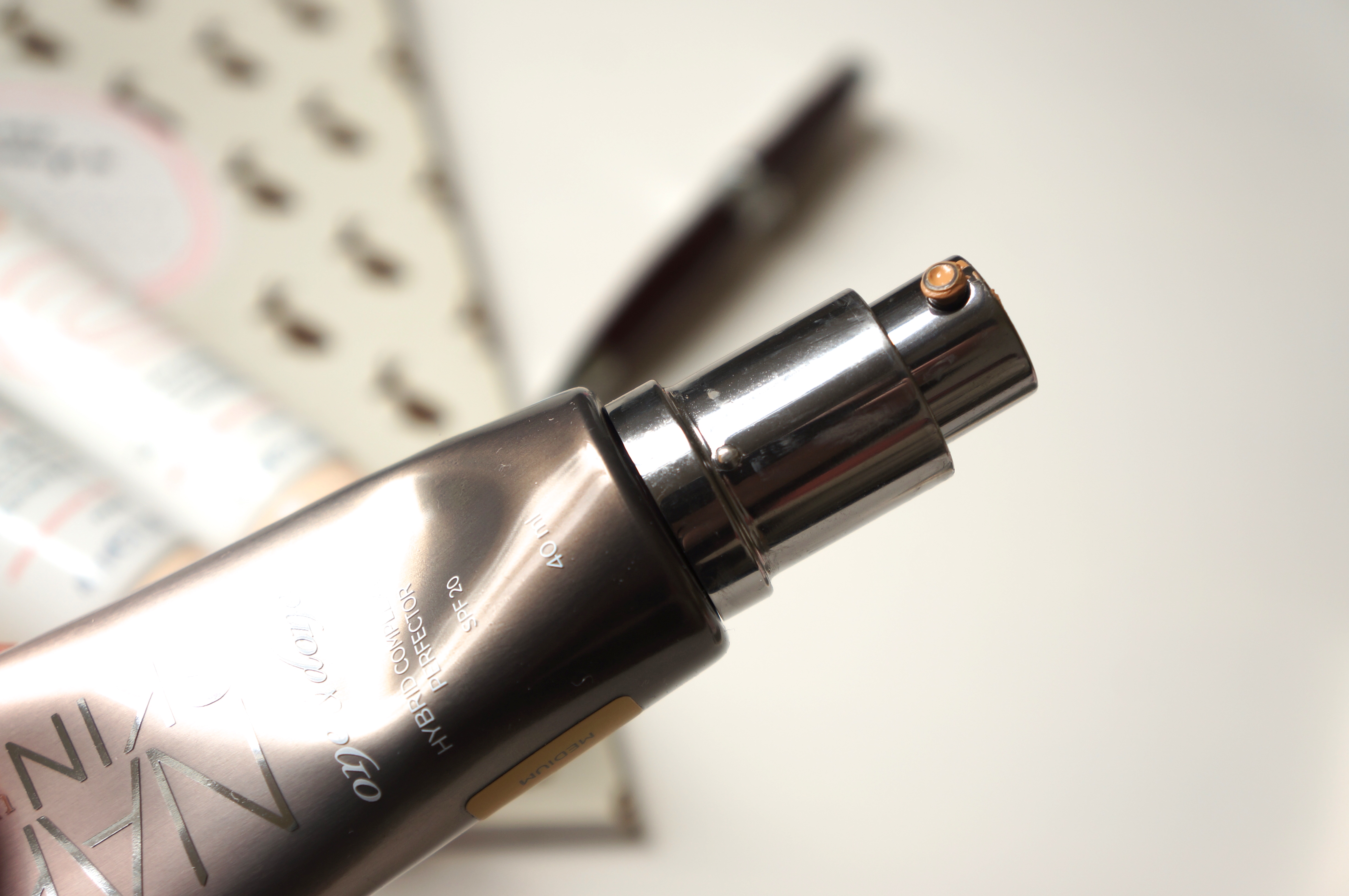 Urban Decay Naked Skin Hybrid Complexion Perfector / Pic by 1FDLE.