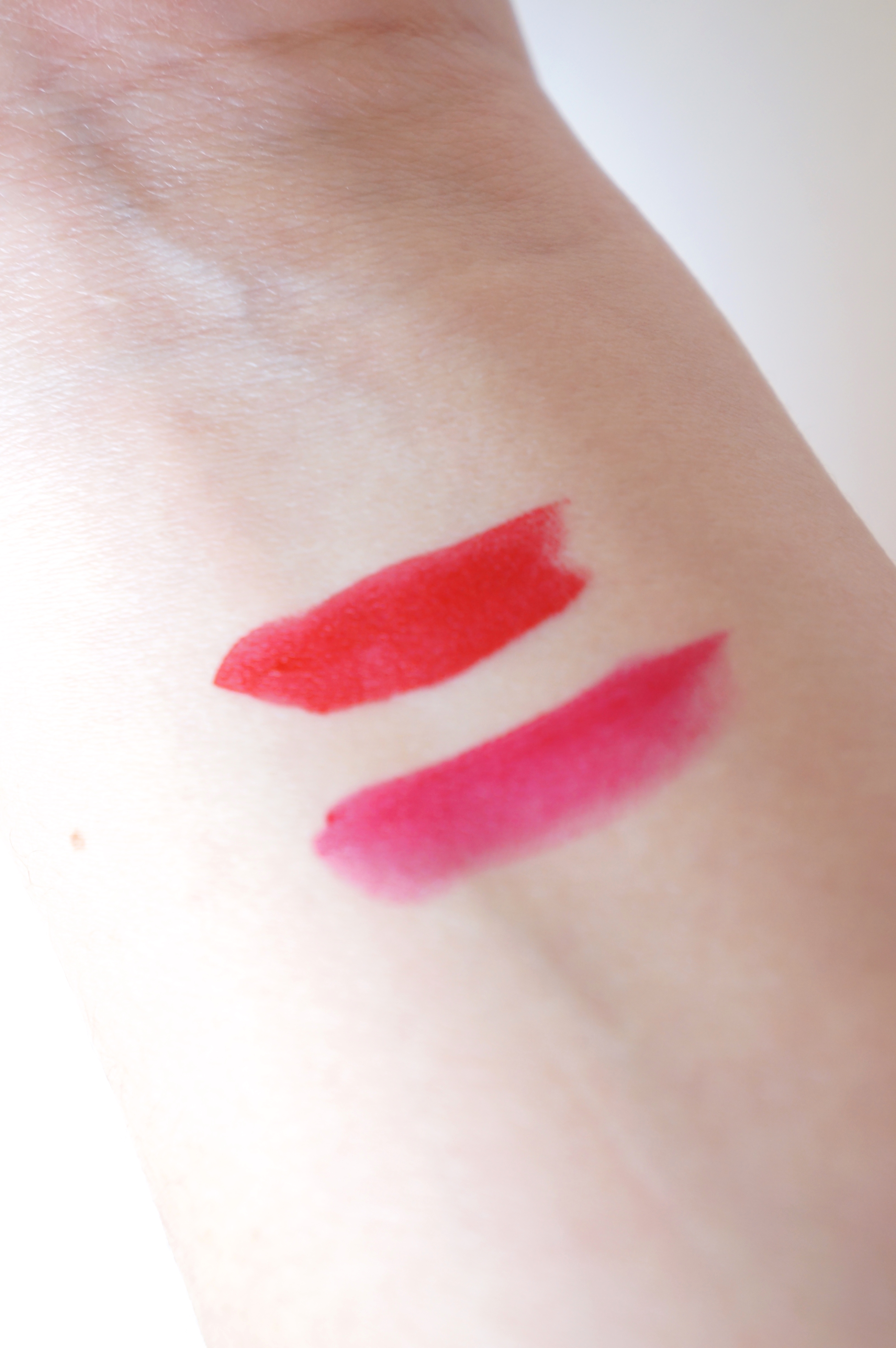 Sisley Phyto Lip Twist with Tango (up) and Kiss (down) / Pic by 1FDLE.