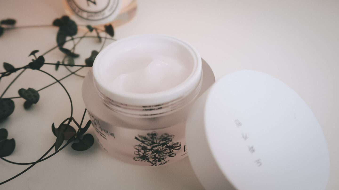 House of Dowha Peach Blossom overnight sleeping mask. 
#kbeauty #sleepingmask #skincare #soins #routine