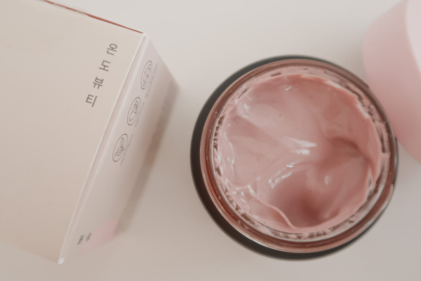 Ondo masque à l’argile rose.
#kbeauty #claymask #skincare #masquesoins #soins #koreanbeauty