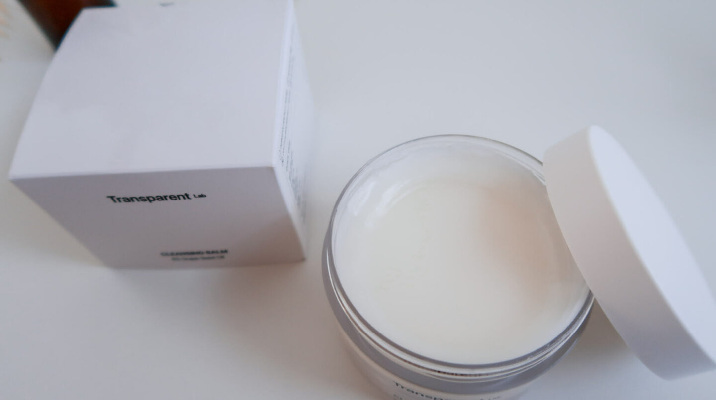 Baume d&eacute;maquillant Transparent Lab de chez Niche Beauty vu d&rsquo;en haut. Soin, beaut&eacute;. 